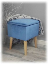 Pufa z pojemnikiem skandynawska - niebieska, nogi naturalne